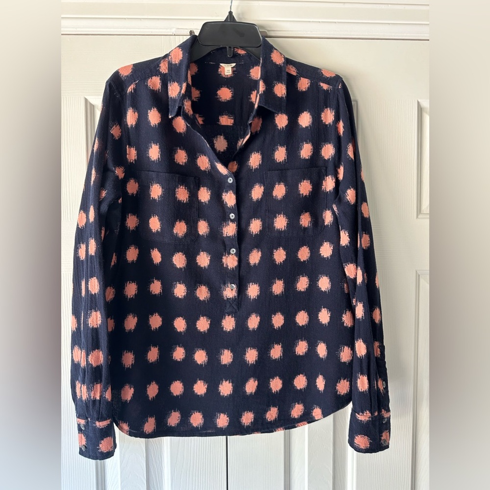 J Crew Pop Over, Long Sleeve, Button Cuff.
Sz 10
Good Condition